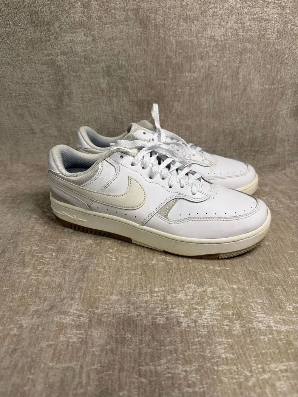 Nike Womens Gamma Force Lifestyle Low-Top Sneakers White Light Bone Size 10